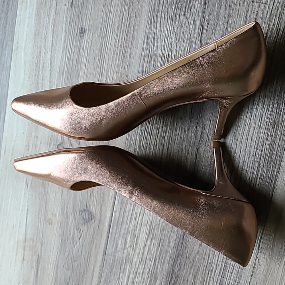 NWOT Rose gold heels